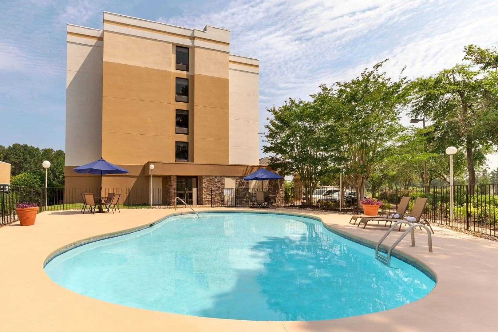 Garner Hotel August West by IHG