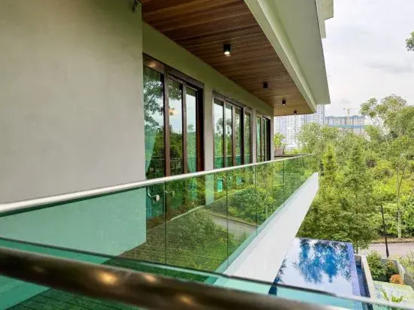 Green Escape City Private Pool Haven 24 pax