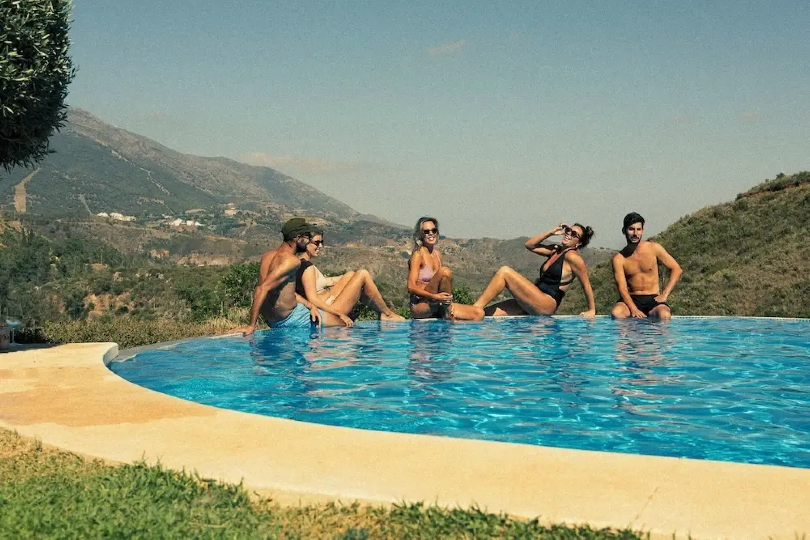 Luxurious 5 Bedroom Villa With Waterfall Closeby