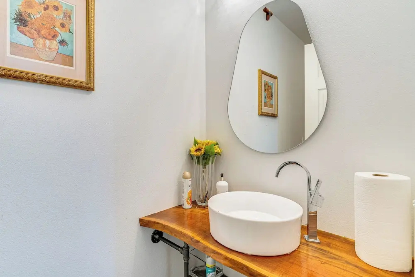 Modern Home Close to Dtwn Woodinville w/ Yard