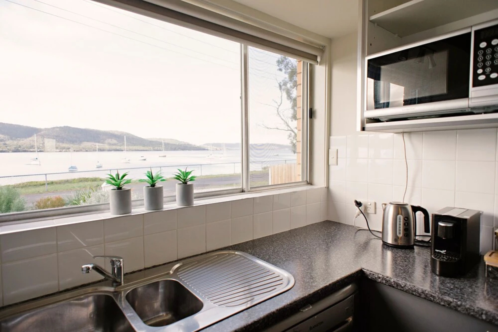 Waterfront Holiday Home - Esplanade 54