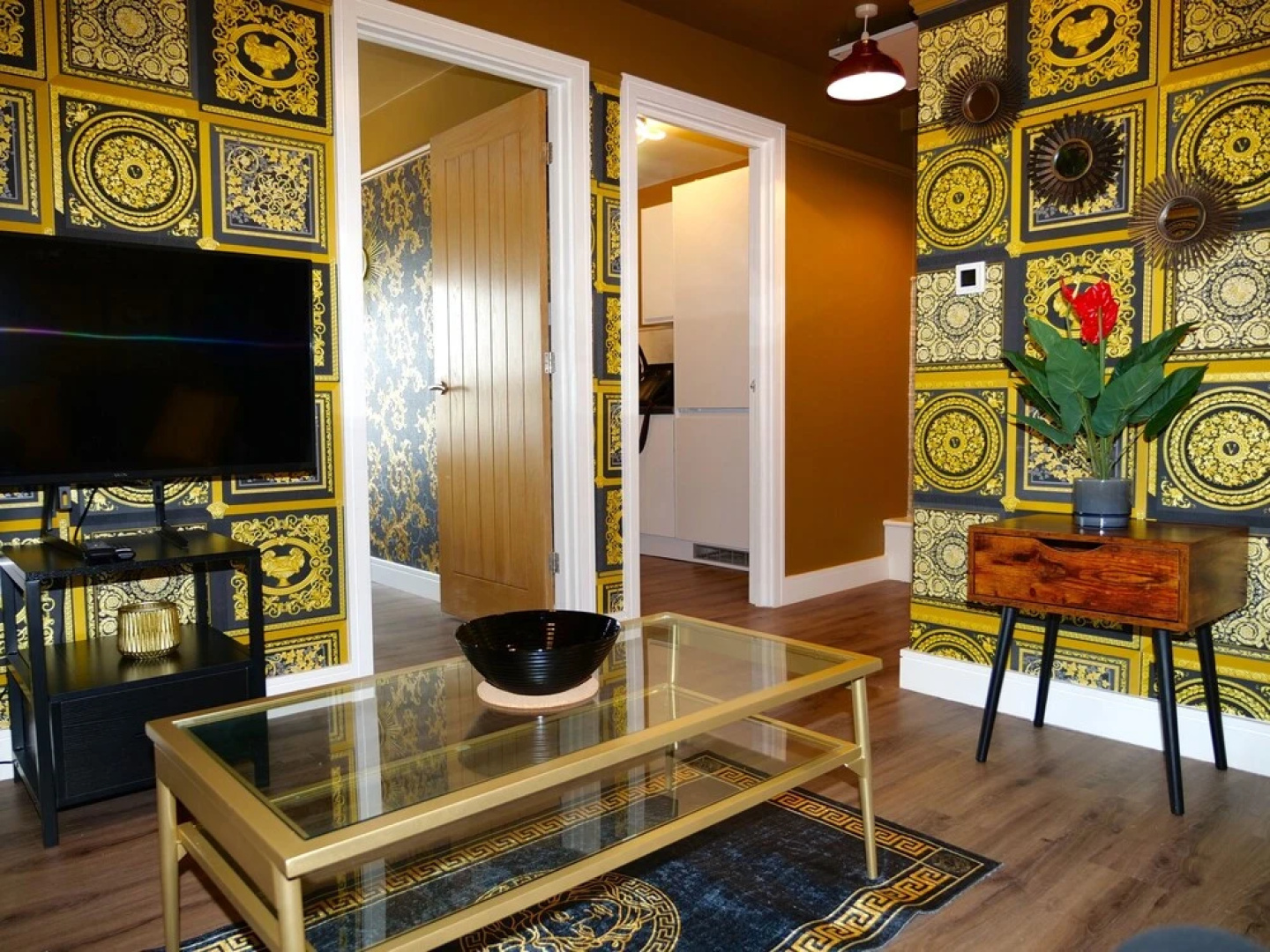Sexy Luxurious Versace Apartment Near Sheffield