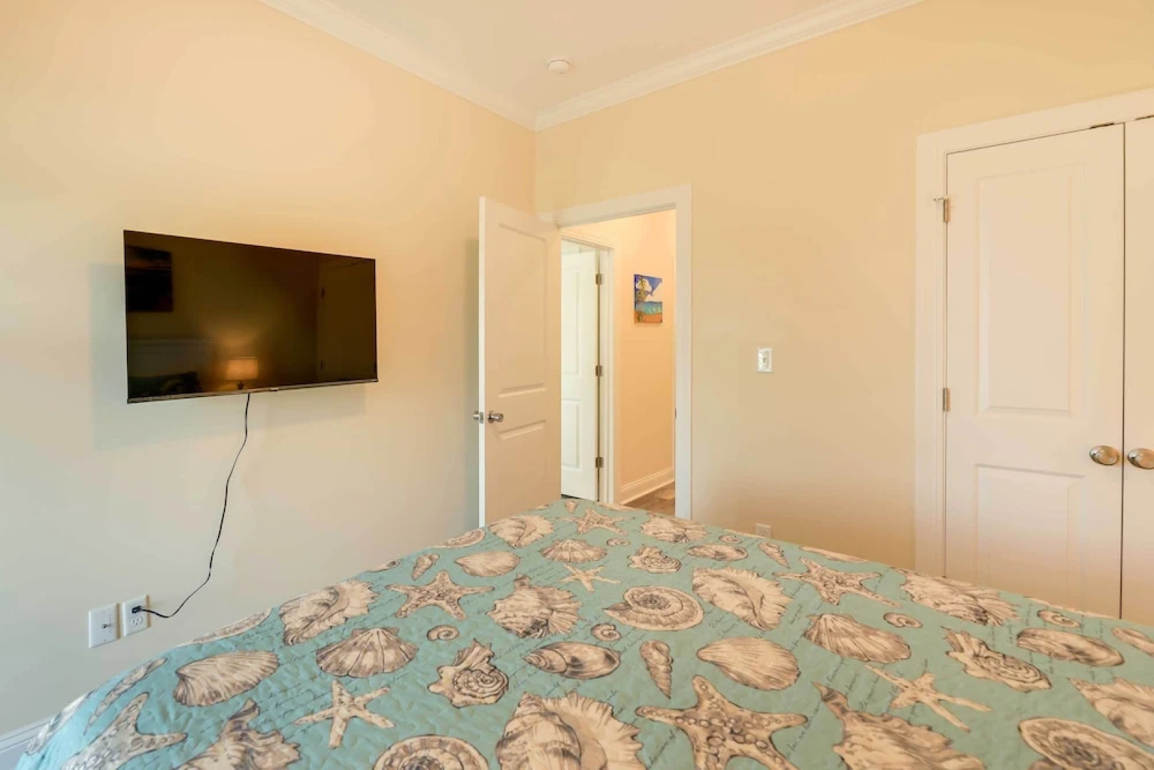 Emerald Isle Vacation Home: Walk to Beach!