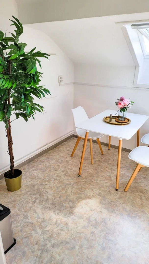 DG Links 40m 2-Zimmer Wohnung