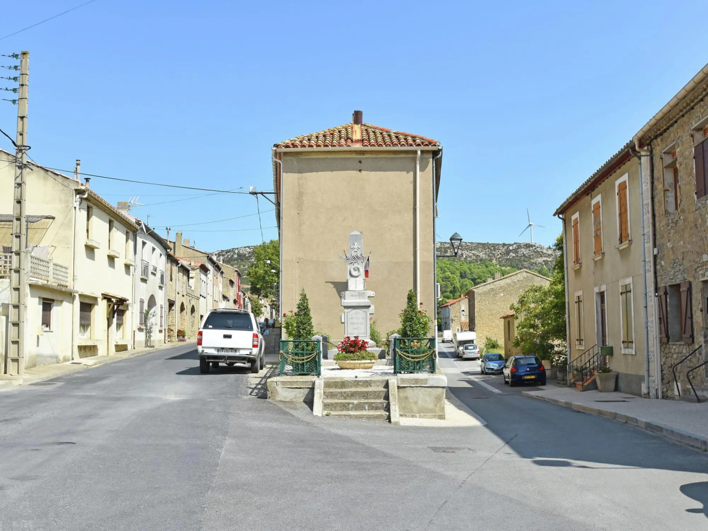 Alluring Apartment in Villesèque with Jacuzzi