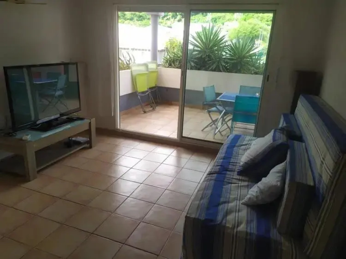 Charmant appartement en bord de mer avec piscine