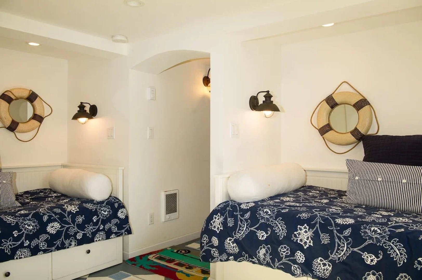 Sea Cliff 3 Br cottage by RedAwning