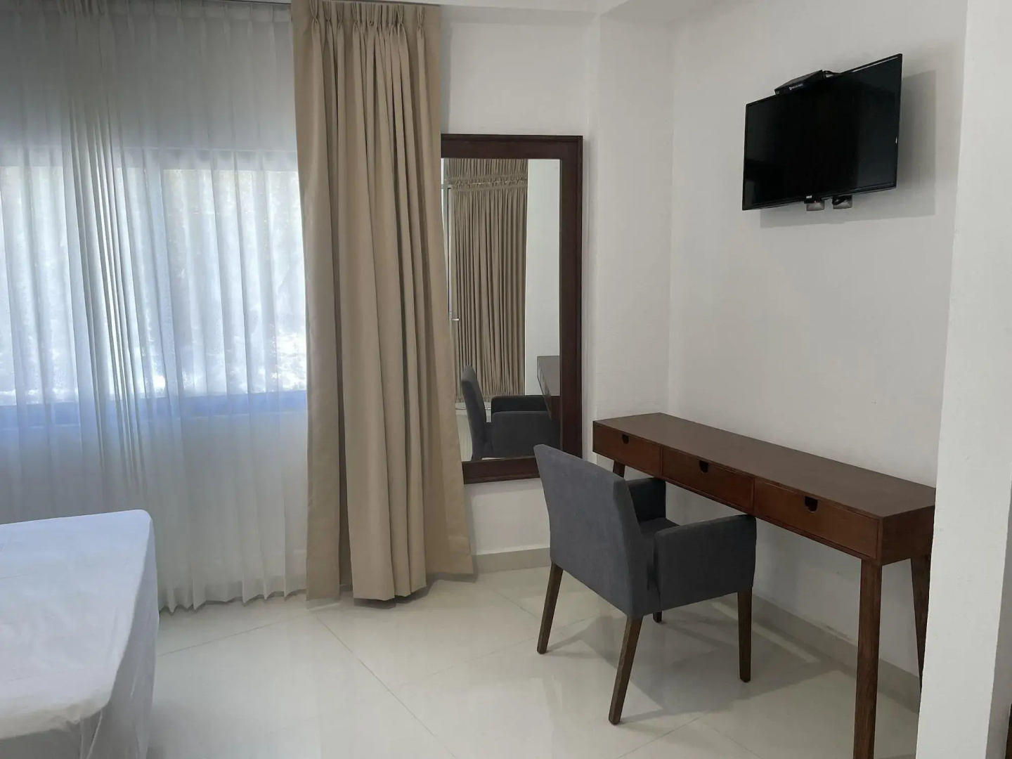 La Loma Suites