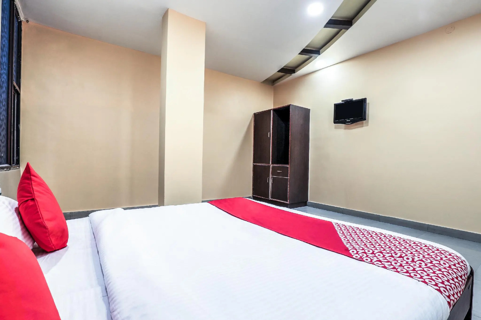 OYO 13775 Sathya Inn