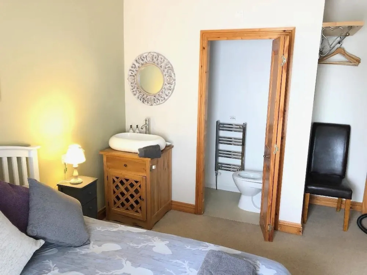 Crossvilla Guest House & Tea Room