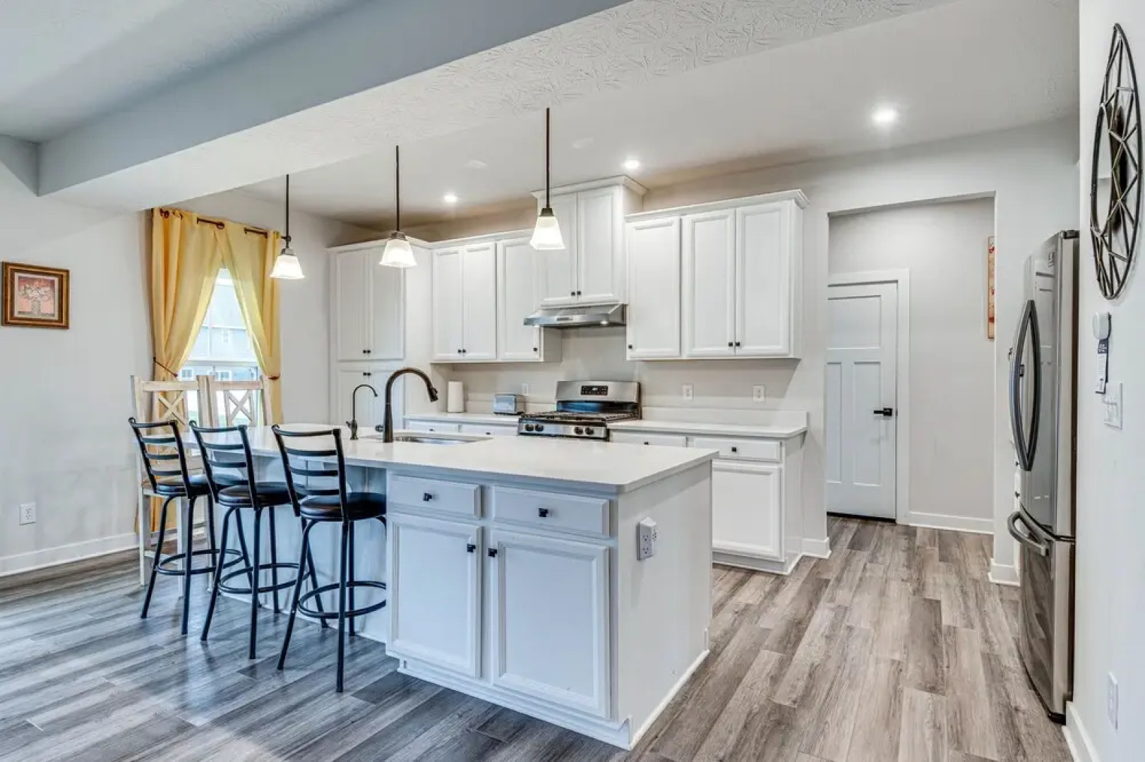 Bright Plainfield Home ~ 14 Mi to Indianapolis!