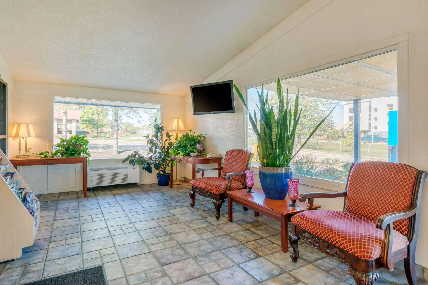 Knights Inn - Hilliard