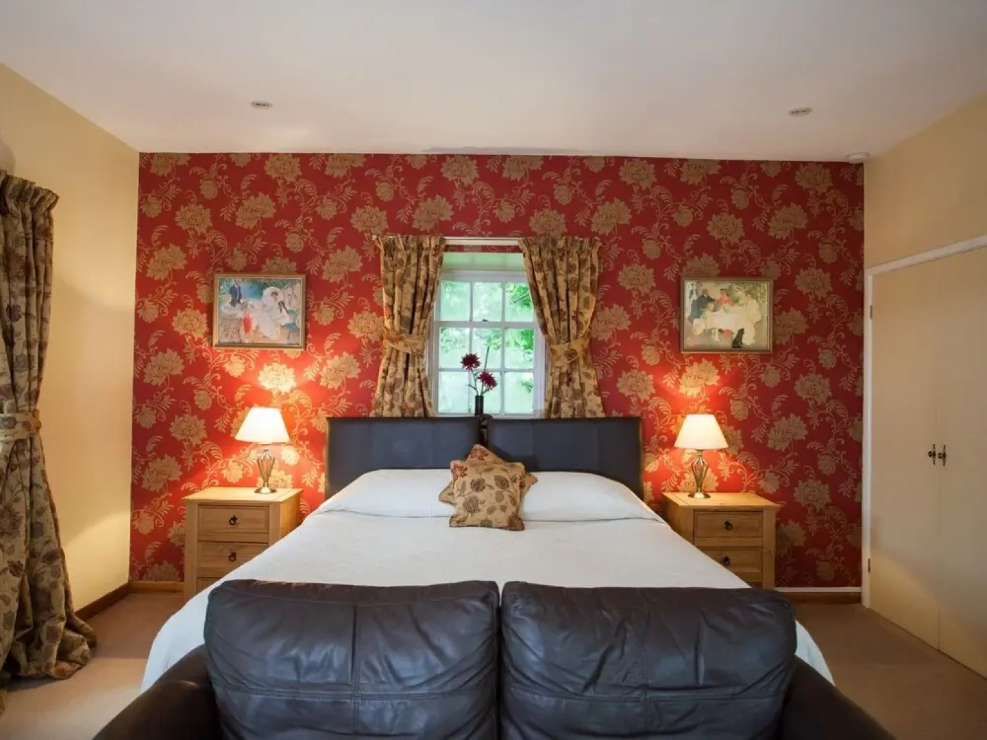 The Coach House - Guest House