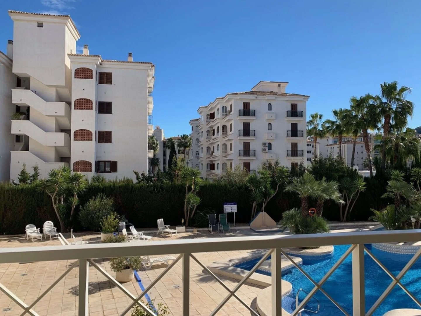 Sunny apartment in Albir el Point