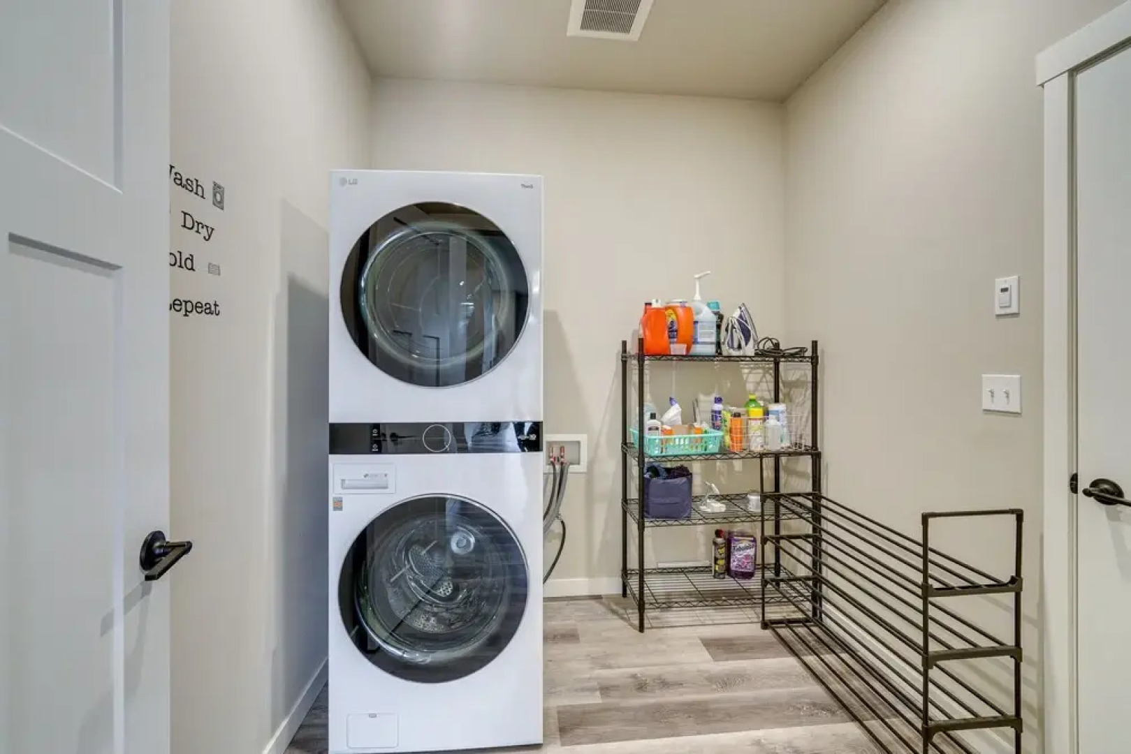 Modern Blaine Vacation Rental, 33 Mi to Vancouver!