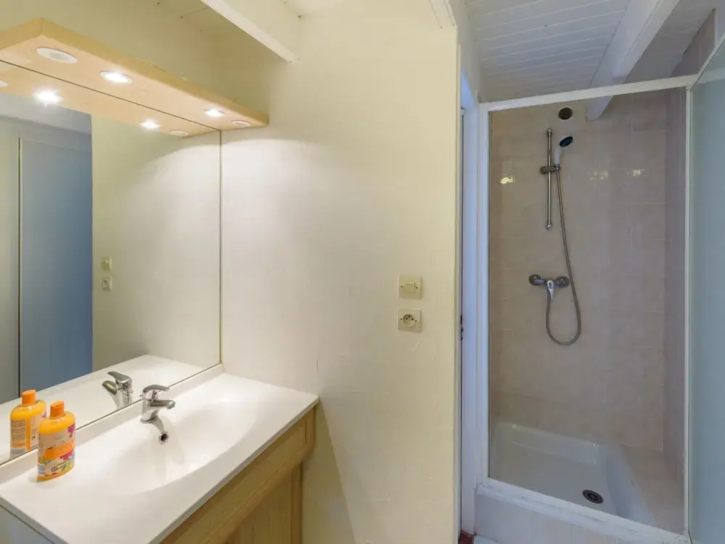 Peaceful Holiday Home in Plouguin With Indoor Pool