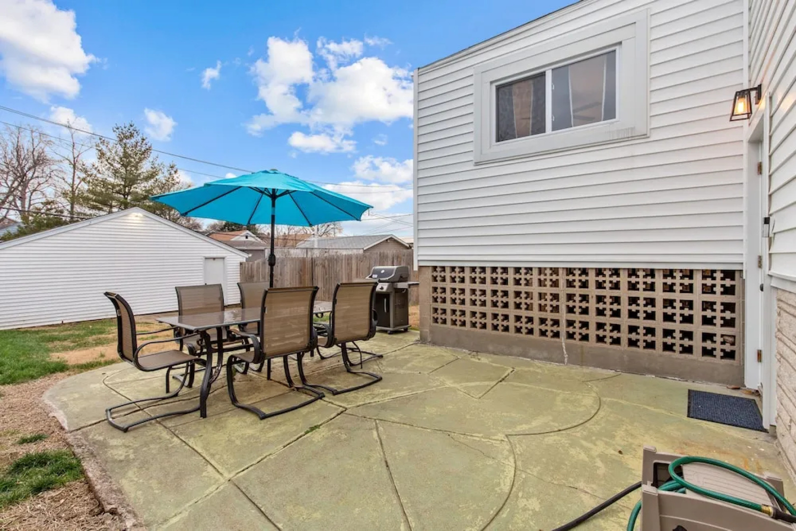 Blue Door Bungalow | JZ Vacation Rentals