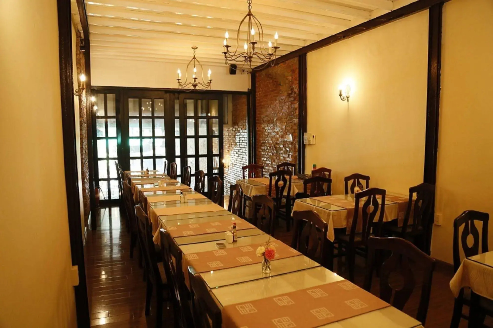 Ipeace Hotel