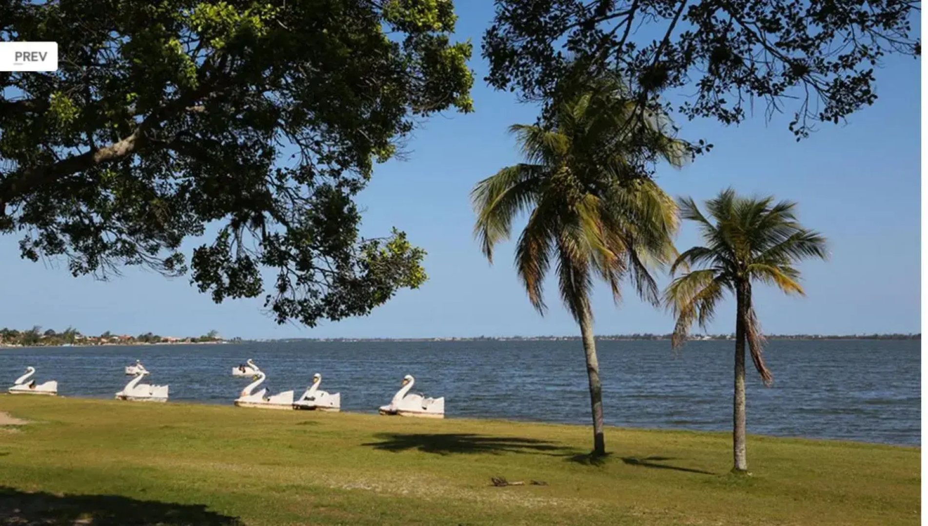 Casa em Condomínio com Piscina Privativa