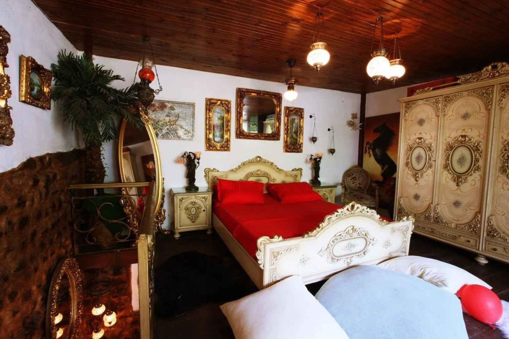 Antique Celtik House