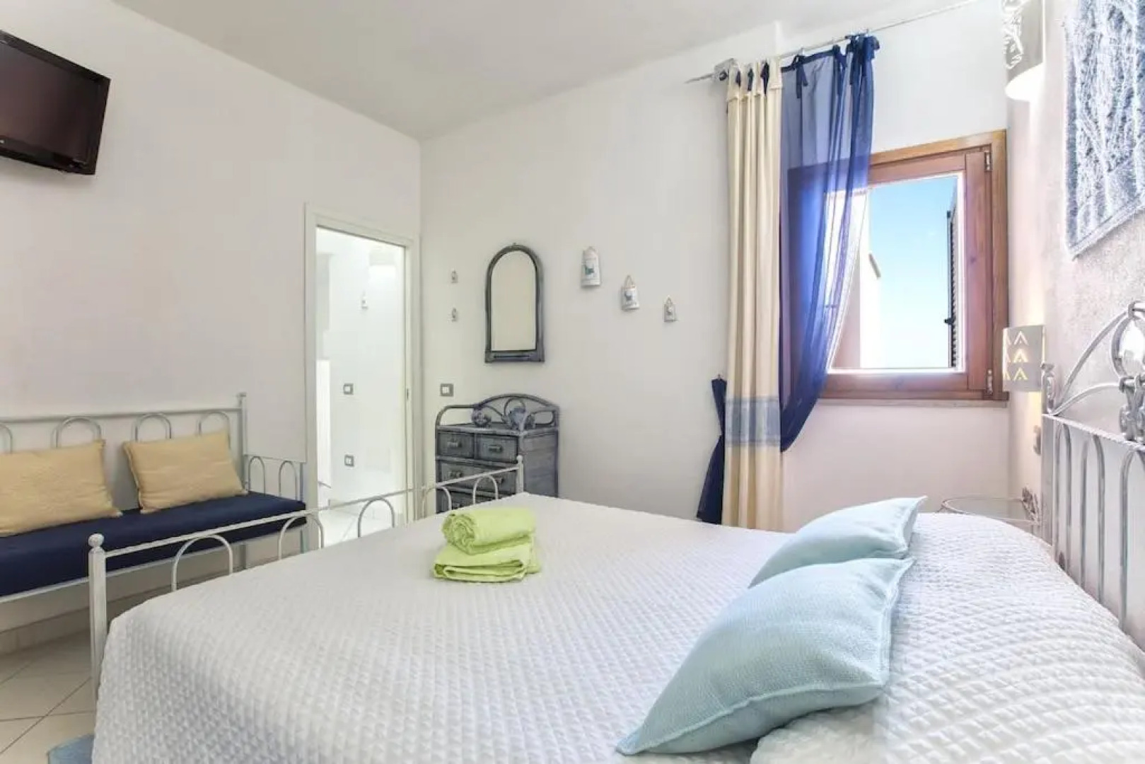 Torre dei Corsari vista mare con terrazza spiaggia sotto casa per 5 persone