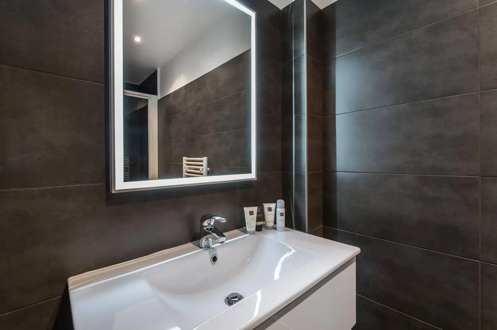 Vallat Lodges Annecy Lake  James Suite