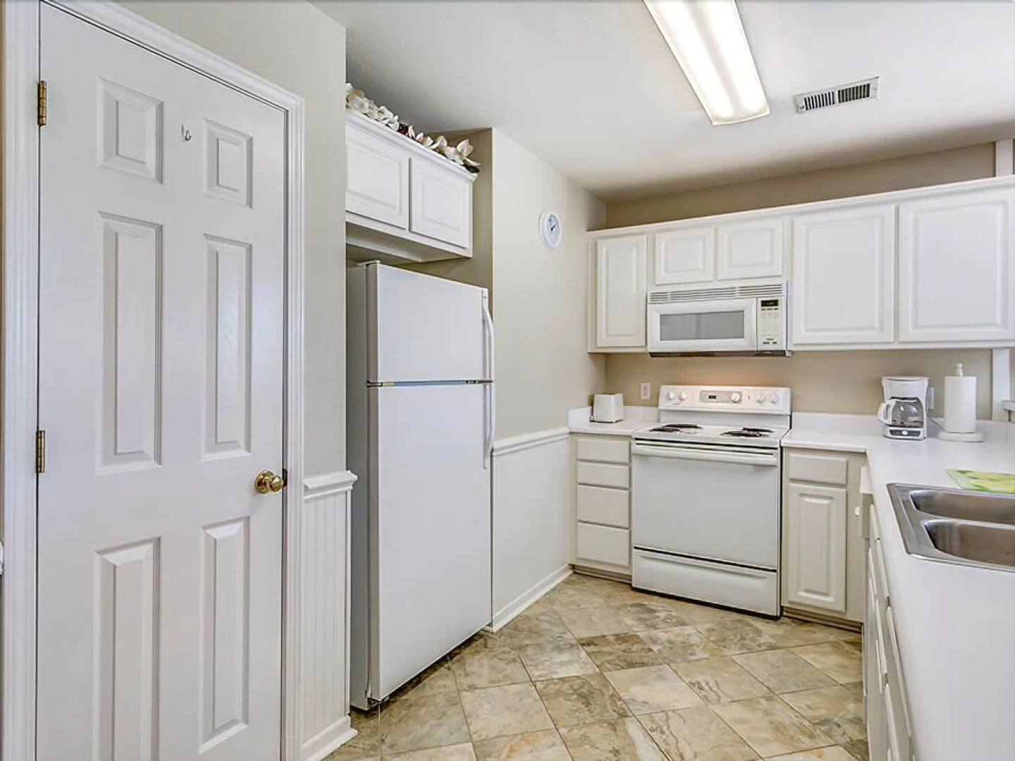 #57C True Blue - 3 Br condo by RedAwning