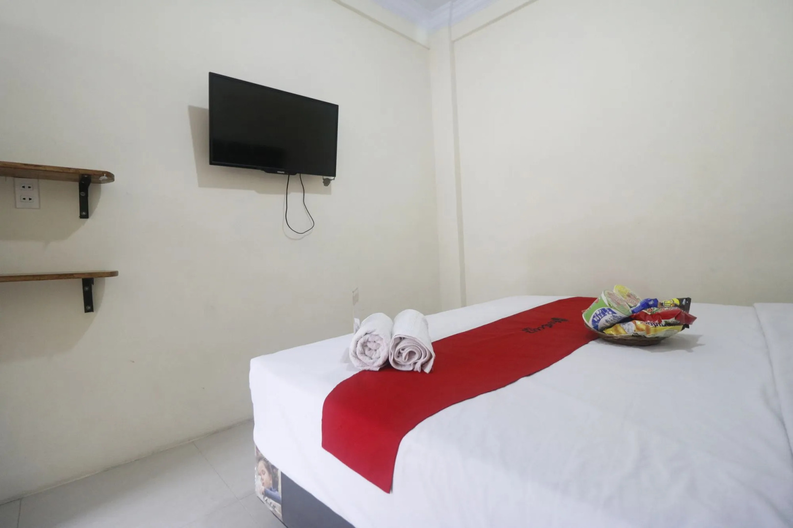 RedDoorz near Plaza Medan Fair