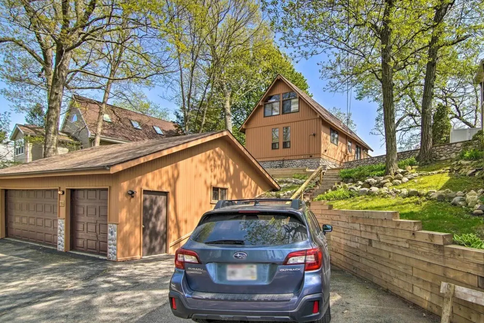 Serene Lakefront Escape: Boat Dock & Grill!
