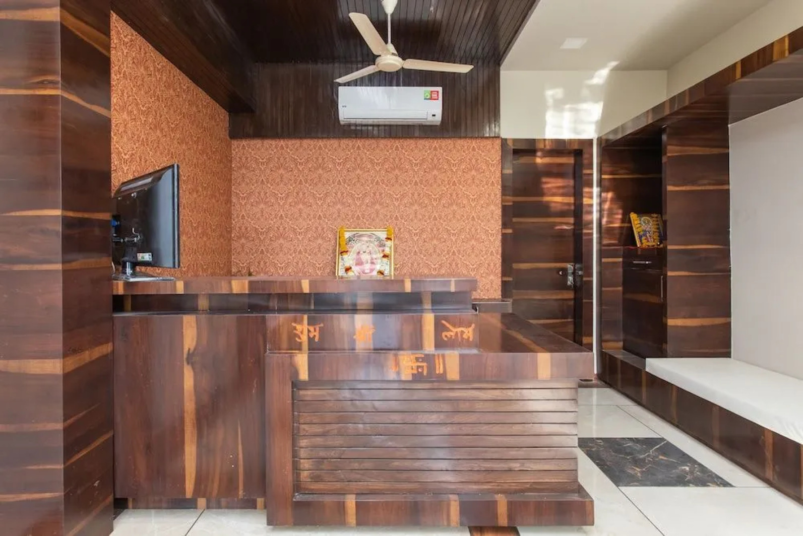 OYO 23640 Hotel Sai Kripa