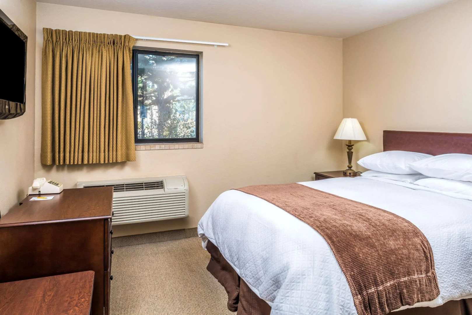 Super 8 St. Regis