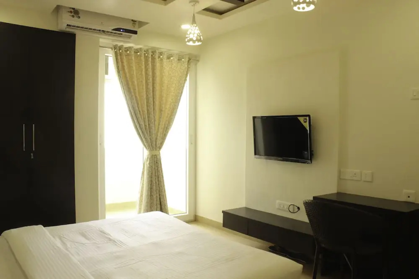 OYO 9714 Home Pool View 1 BHK Siolim