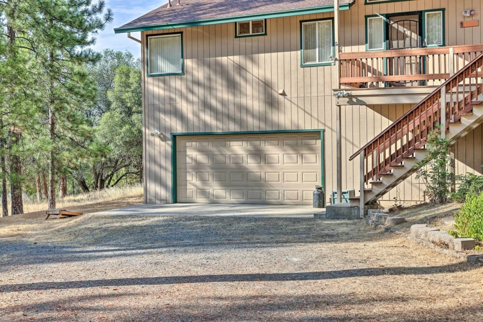 Woodsy Groveland Cabin w/ Deck < 3 Mi to Lake