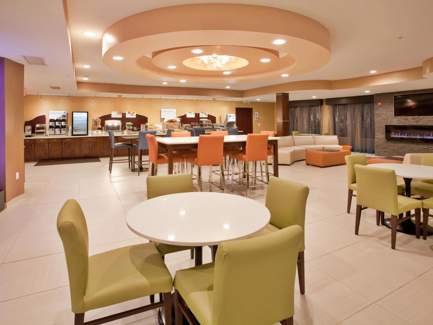 Holiday Inn Express & Suites St Louis Airport by IHG