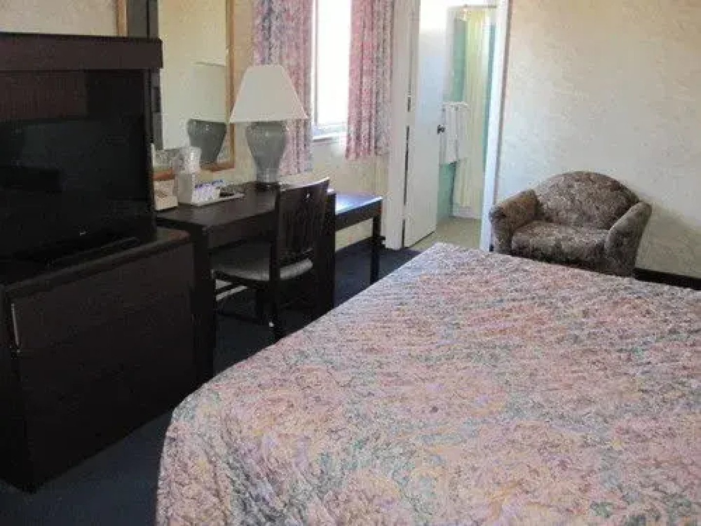 Budget Host Town Center