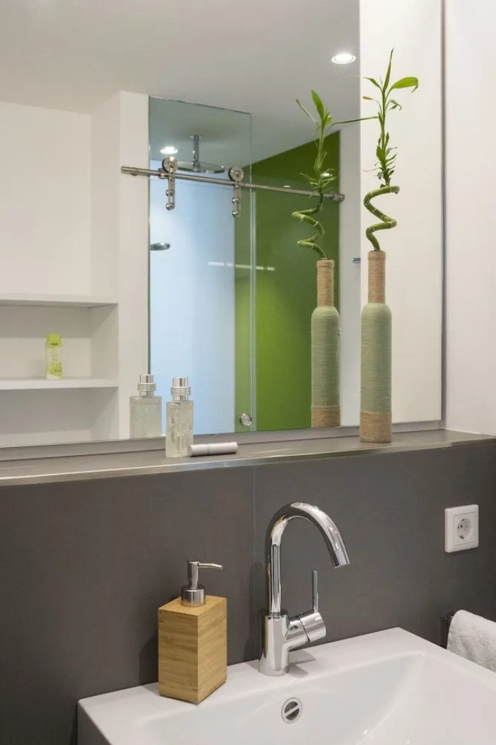 7 Hotel & Boardinghouse