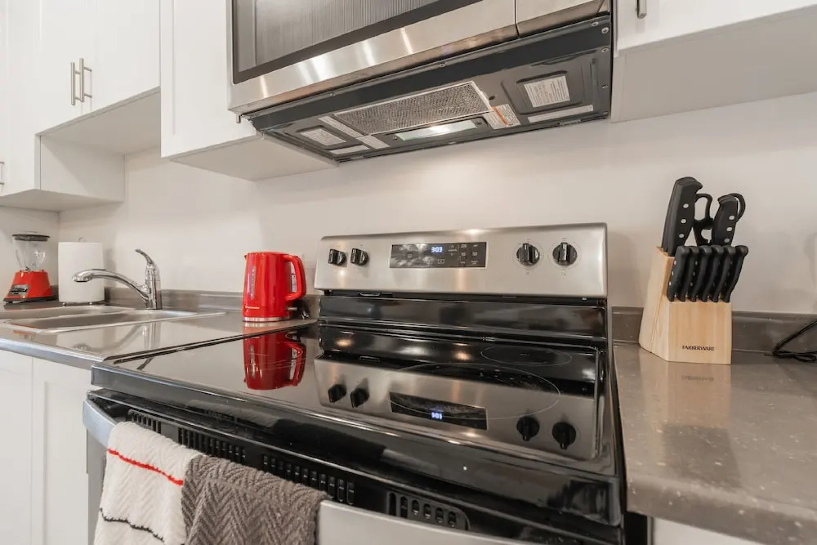 Elegant Brand New Town House