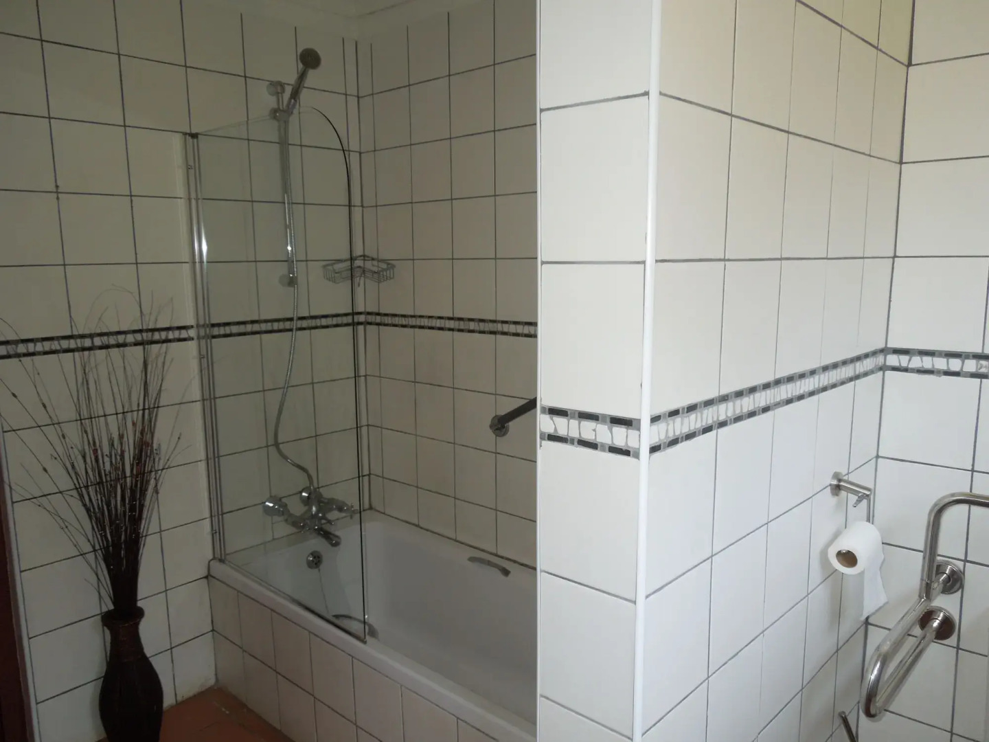 Trees Too Guest Lodge