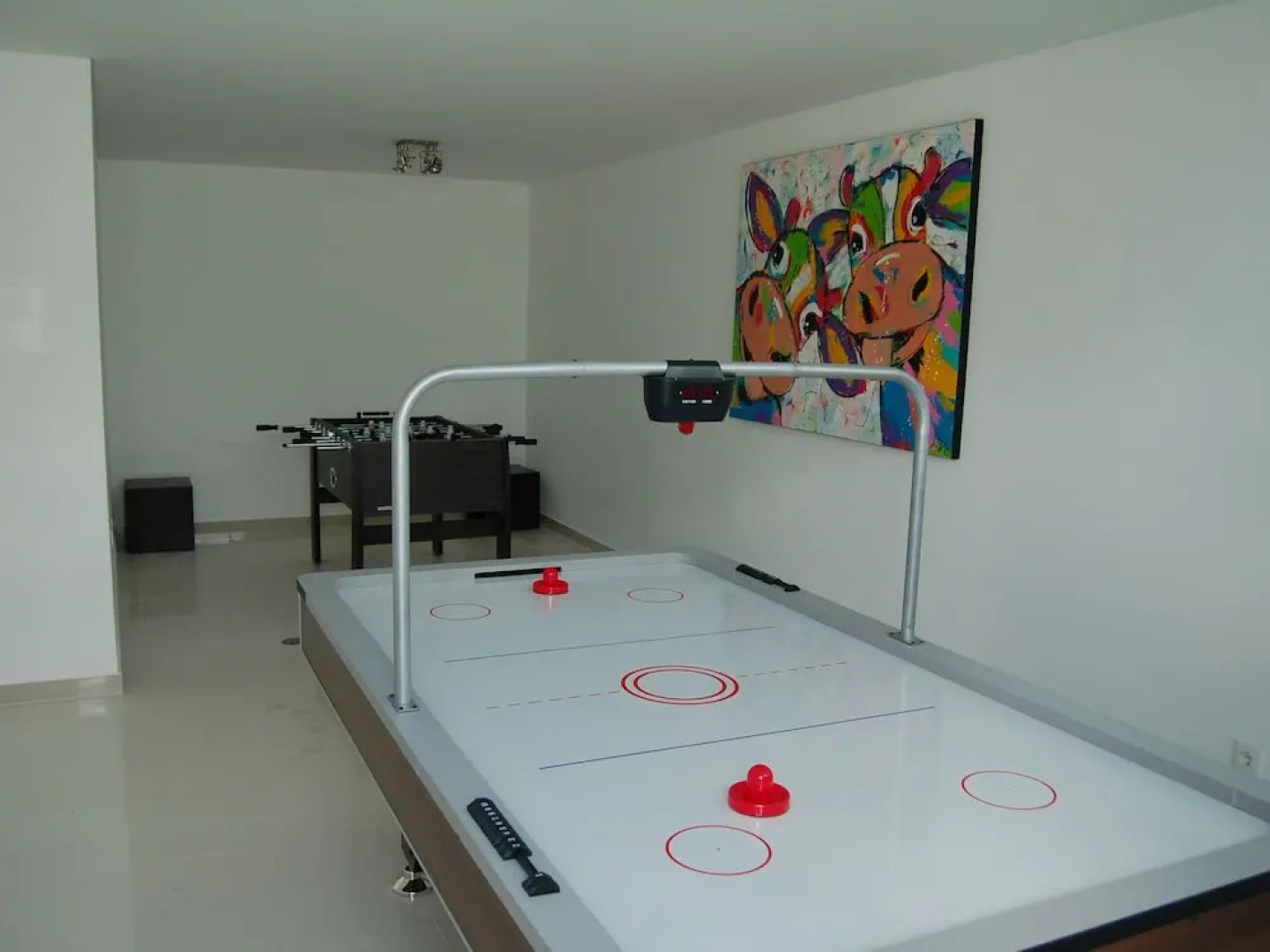 Super Luxury Villa With a Private Pool and Game Room, About 400 m From the Ocean