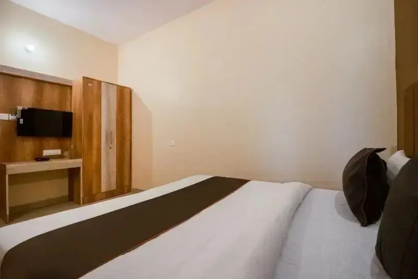 Hotel Rk Heights And Banquets by OYO Rooms