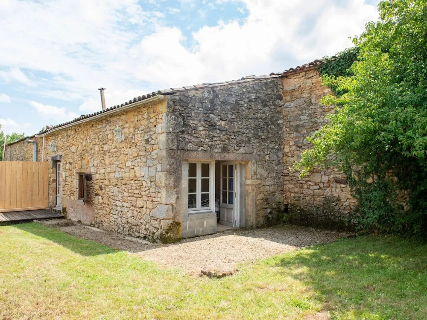 Secluded Holiday Home in Lacapelle-biron With Swimming Pool