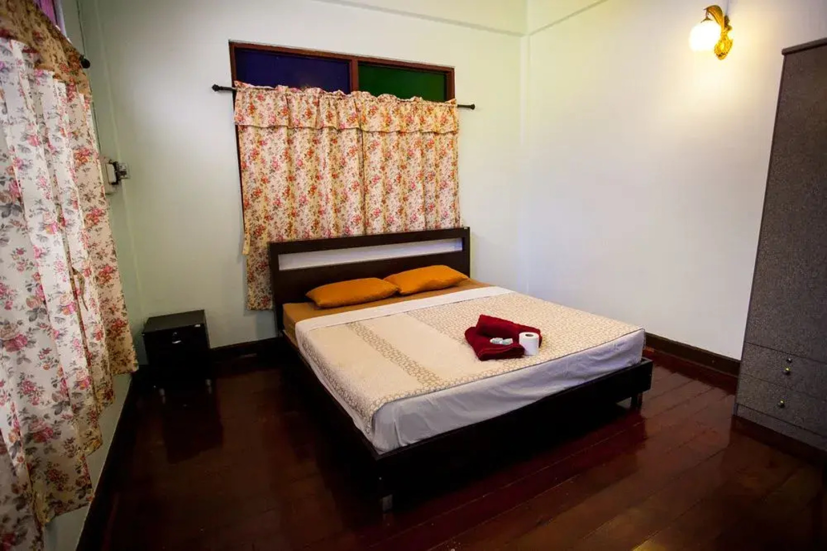 The Gallery 24, Art Cafe Guesthouse Chiang Mai