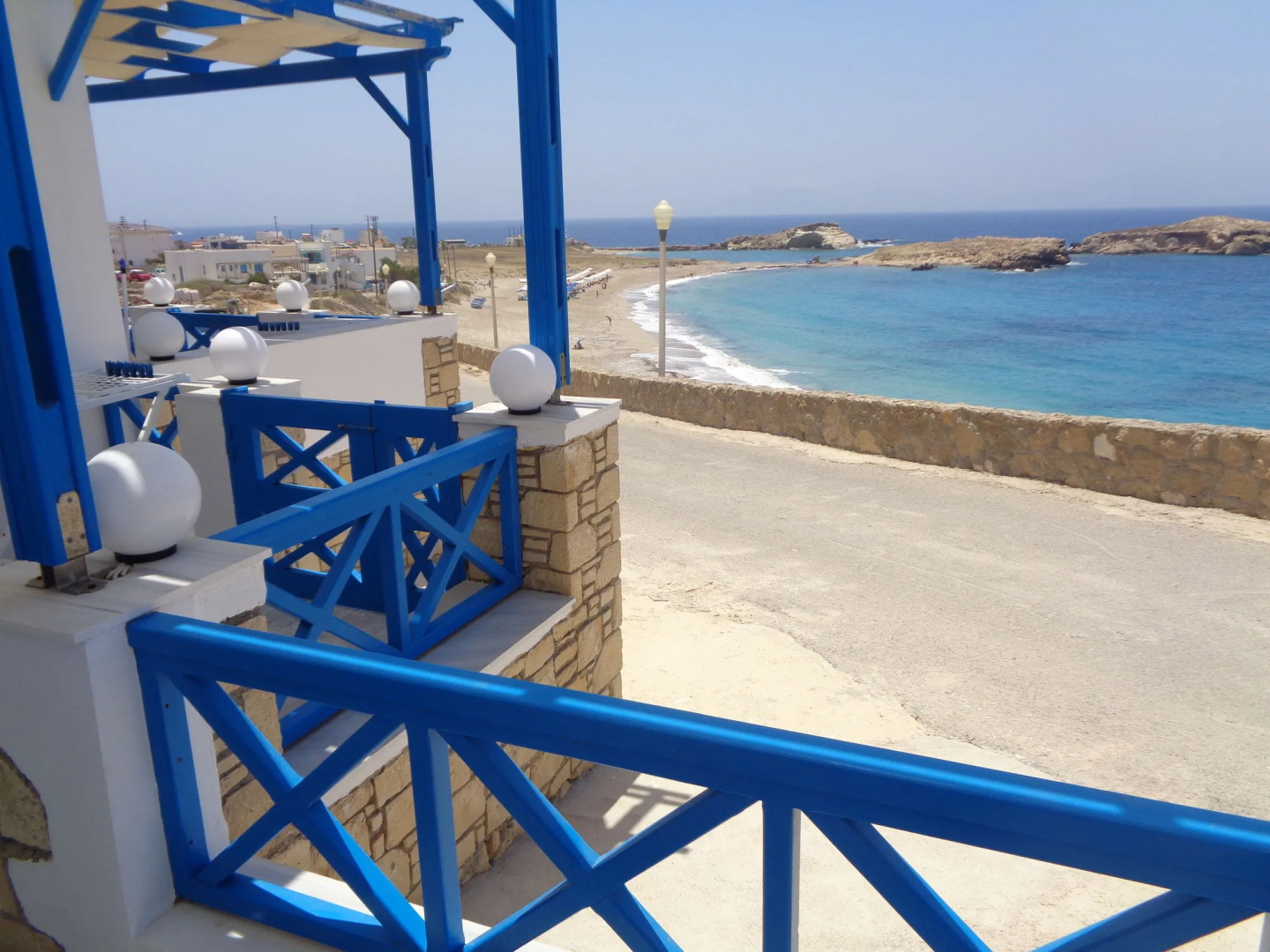 Blue and White Studios & Apartments