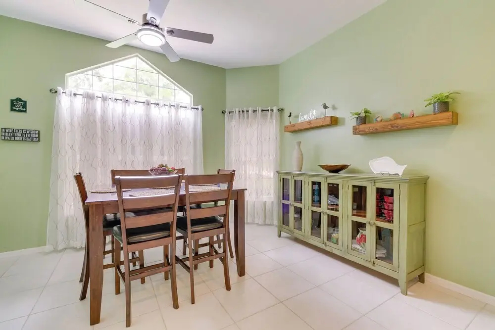 Lanai & Grill: Sunny Home Near Rainbow Springs!