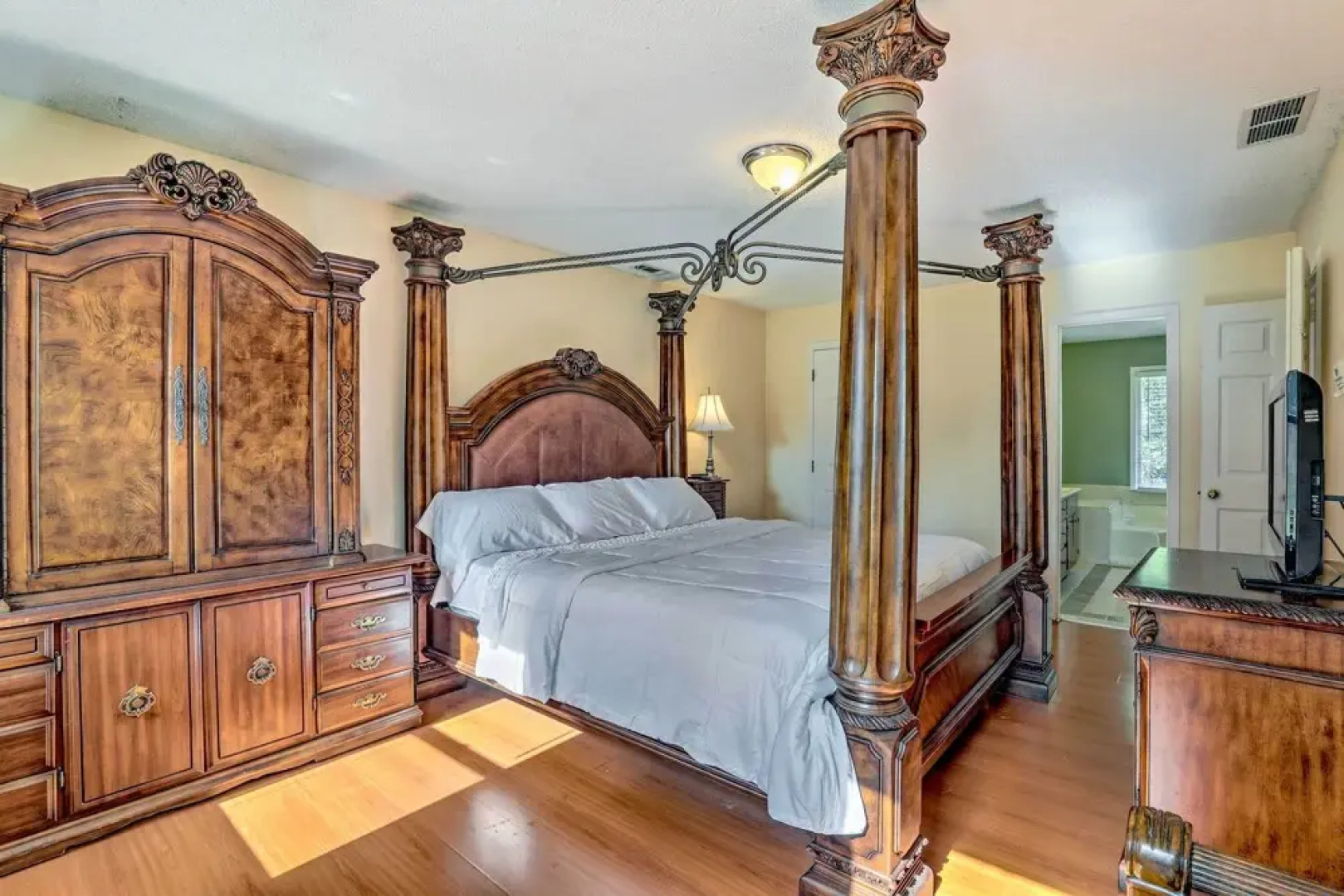 Pet-friendly House w/ Deck in Lawrenceville