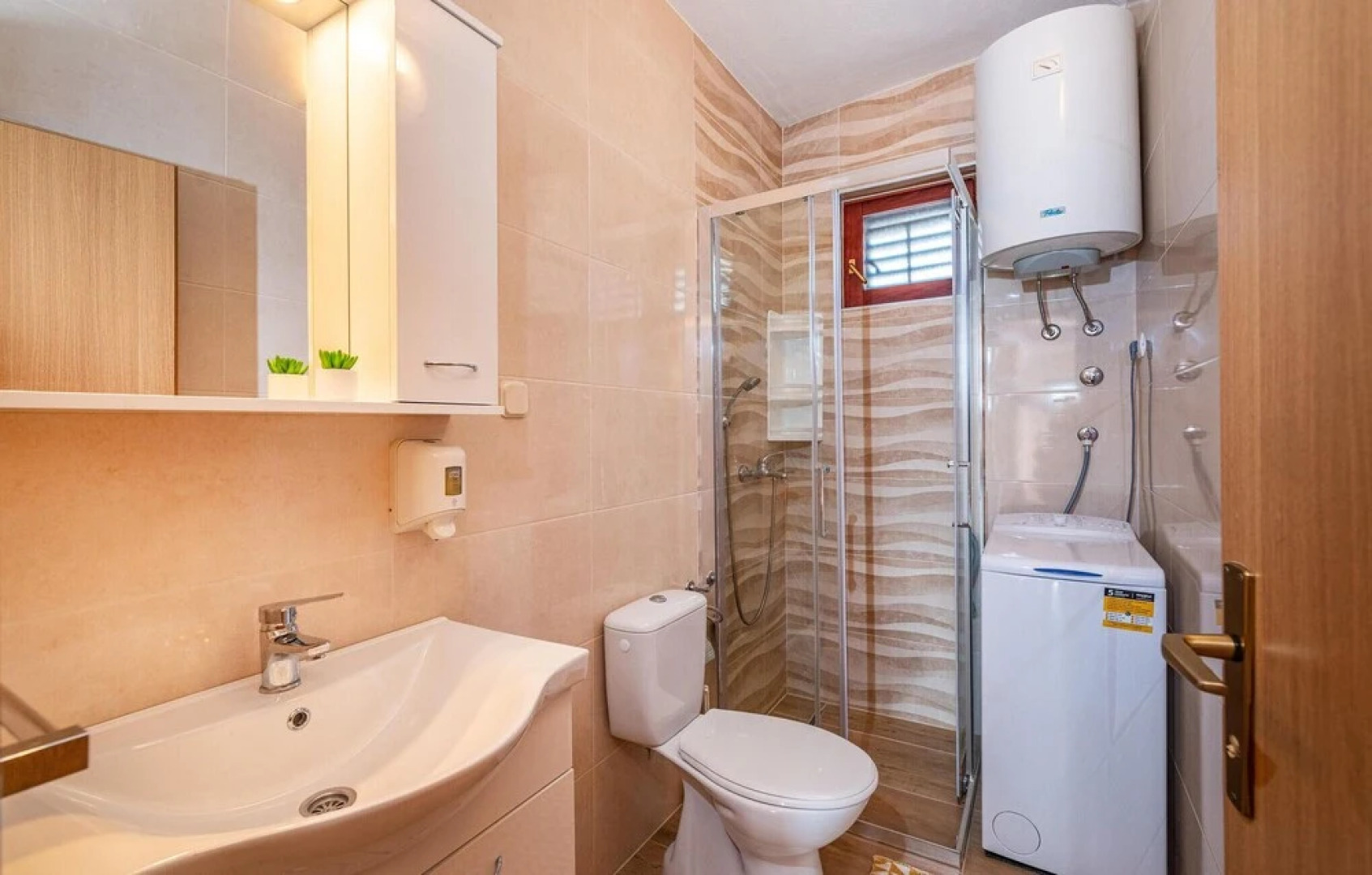 Amazing Home in Rovanjska With 4 Bedrooms, Jacuzzi and Wifi