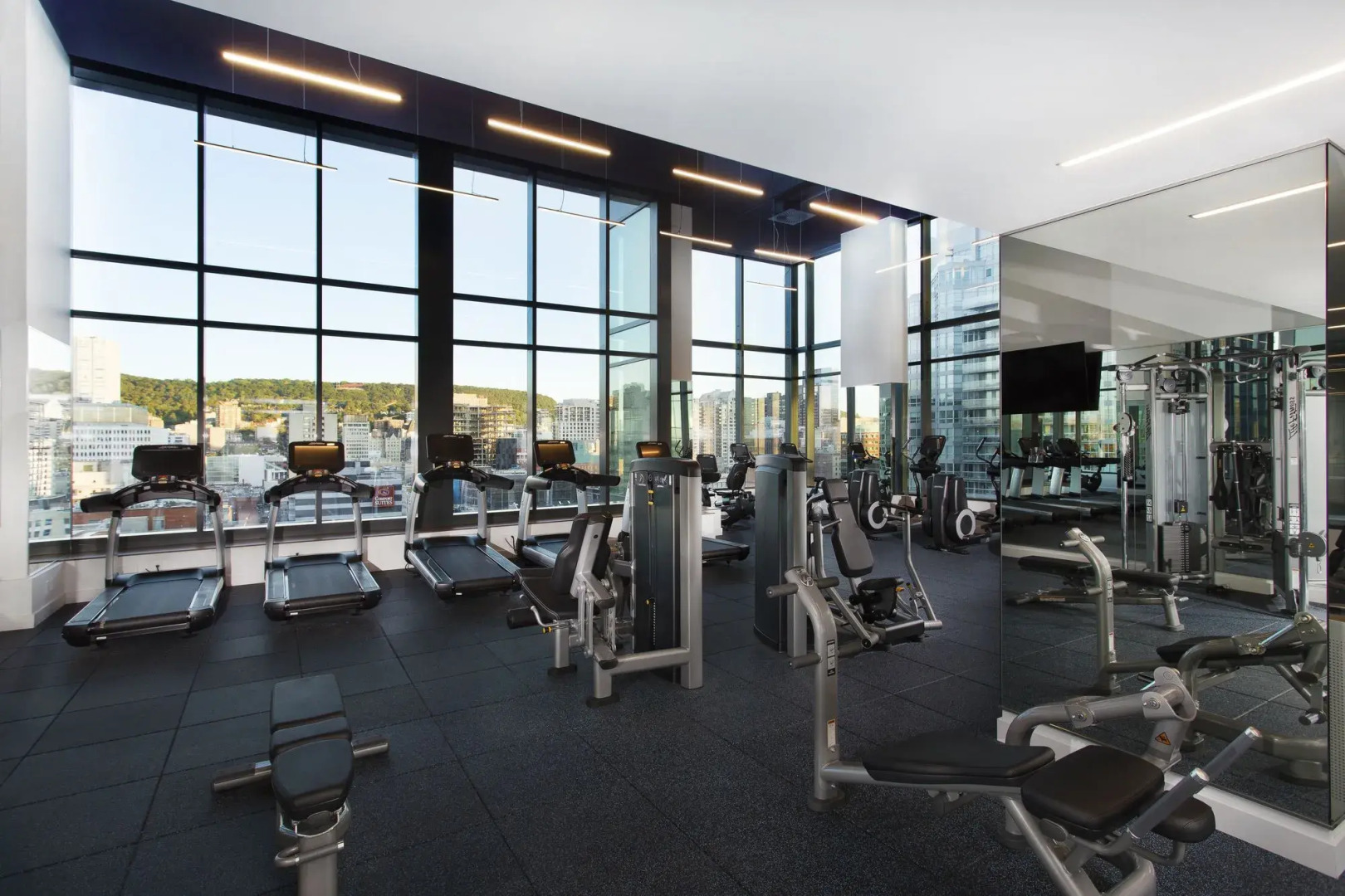 Holiday Inn Hotel & Suites Montreal Centre-ville Ouest by IHG