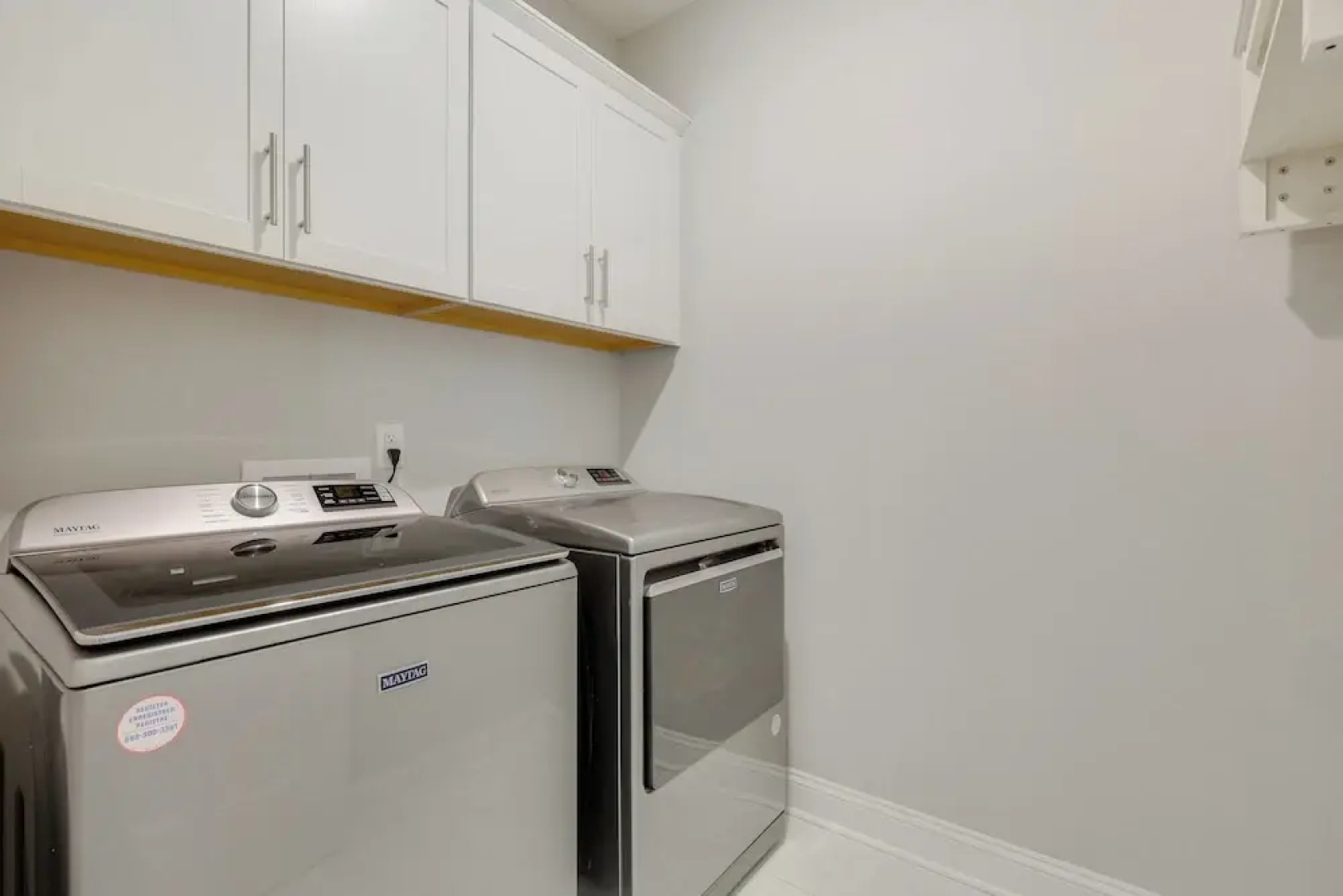 Spacious Home w/ Screened Patio in Wilmington!