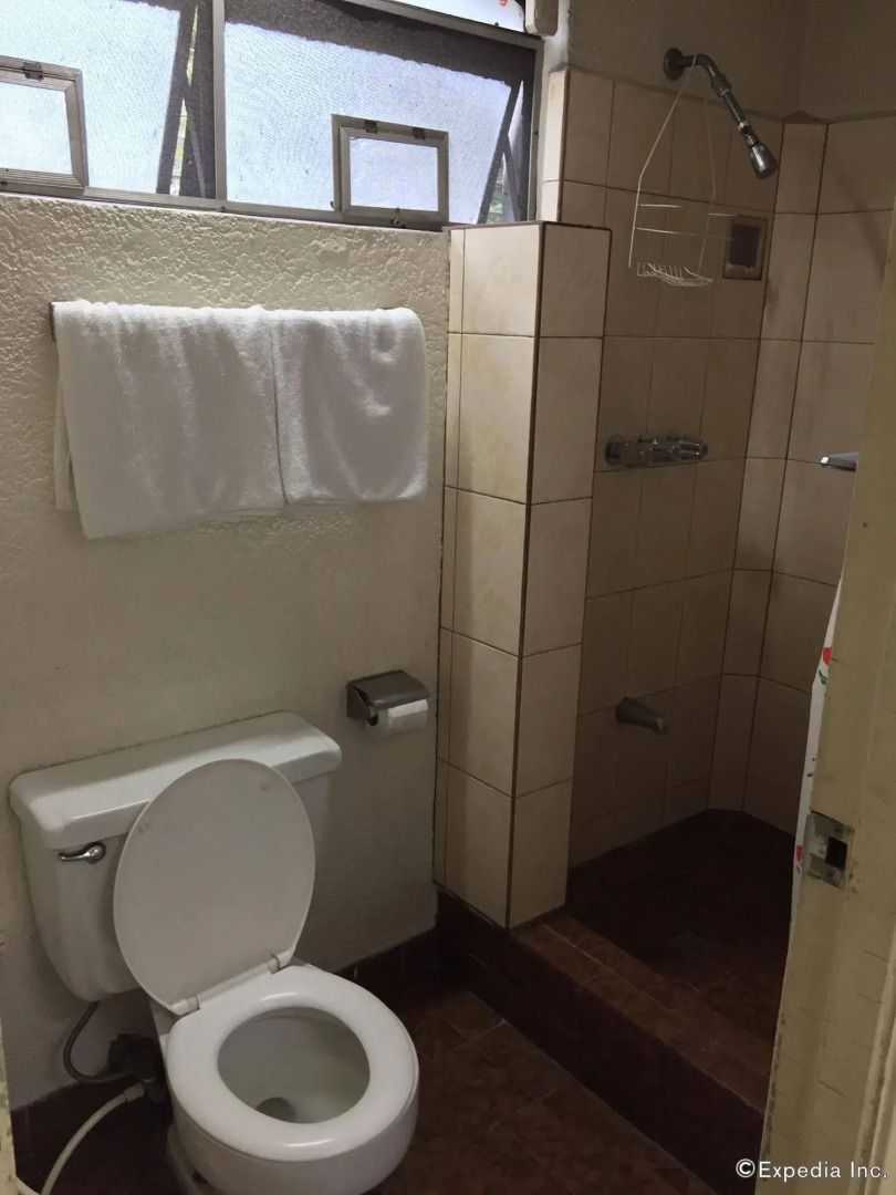 ZEN Rooms Broadway Court QC