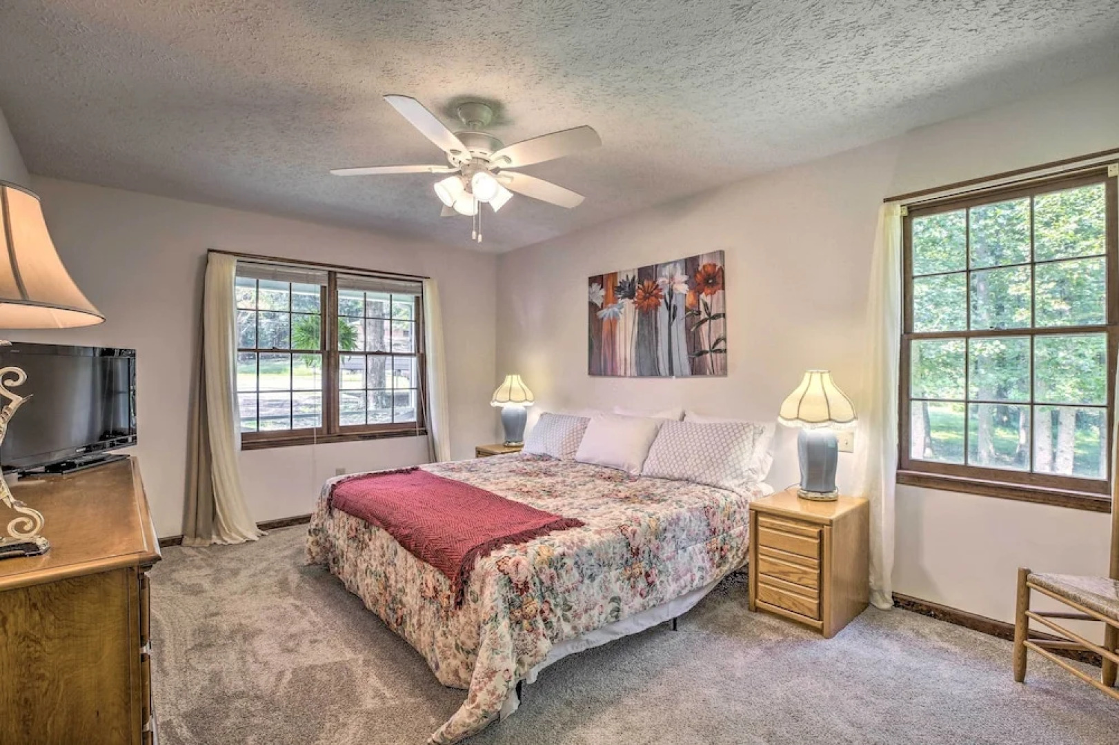 Quiet Home w/ Fire Pit - 1 Mi to Downtown Acworth!